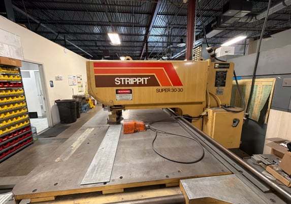 30 Ton, Strippit #Super-30/30, semi-auto single punch press, 30" throat, 72" x 48" table, misc. tooling, 1981 - Image 6
