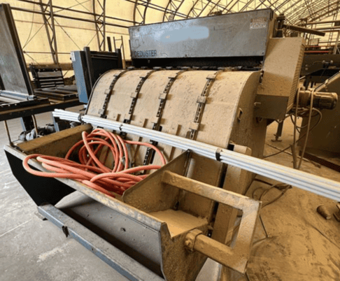Brewer #Side-Winder, Feed-Thru Deduster with Unscrambler - Image 1