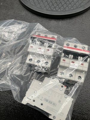 ABB #2CDS253001R0024, MINI CIRCUIT BREAKER 2A 3P DIN RAIL - Image 2