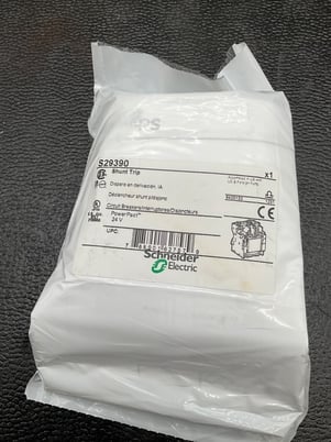 Schneider Electric #LV429390, SHUNT TRIP RELEASE 24VDC, NEW - Image 2