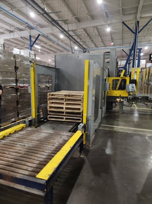 Columbia FL3000 Low Level Case Palletizer - Image 5