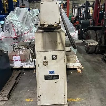 TOS Kurim Finesa Universal Milling Machine, #40 Taper Spindle, 11.5" x 49" Table, Power Feed X - Image 10