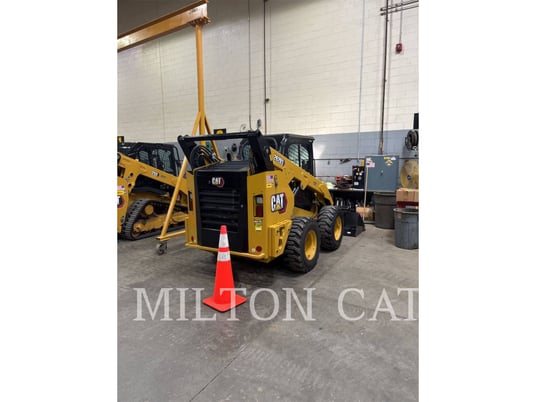 Cat 262, Skid Steer Loader, 134 hours, S/N: TP403151, 2024 - Image 2
