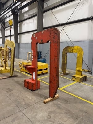 60000 lb. Bushman, C-hook, 74" arm, 31" height - Image 2