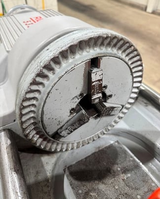 1/8" -2" Ridgid #535, pipe threader, reamers, manual chuck, foot pedal, forward/off/reverse - Image 5