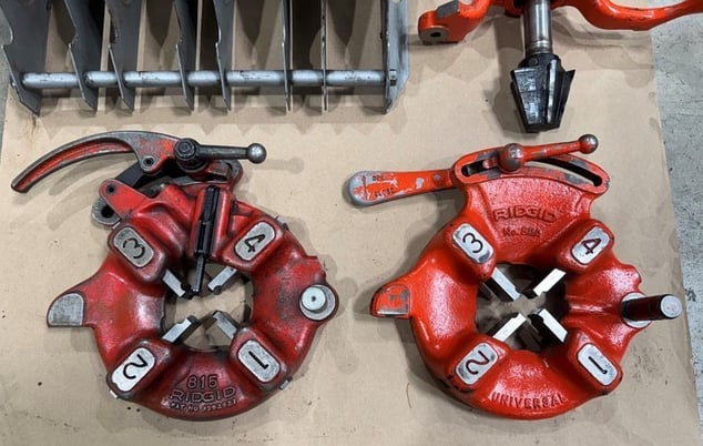 1/8" -2" Ridgid #535, pipe threader, reamers, manual chuck, foot pedal, forward/off/reverse - Image 10