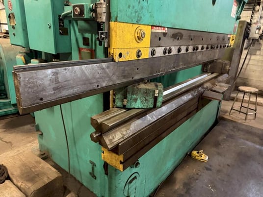 300 Ton, Pacific #300-10, hydraulic press brake, 10' overall - Image 3