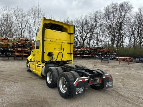 International #LF687, Sleeper Truck, Cummins ISX, Tandem Axle, Class 8 Highway Tractor, 2016 - Image 6
