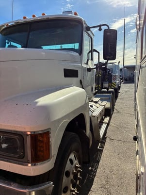 Mack #Pinnacle-64T, Day Cab Semi Truck, Mack MP8, mDrive Automatic, Air Ride, Tandem Axle, 2019 - Image 2