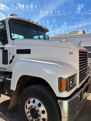 Mack #Pinnacle-64T, Day Cab Semi Truck, Mack MP8, mDrive Automatic, Air Ride, Tandem Axle, 2019 - Image 4
