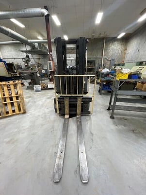 8000 lb. Yale #GLC080LGNGAE085, Forklift, 185" lift height - Image 3