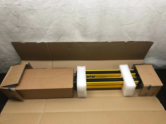 SICK #C4000, Safety Light Curtain, 3.5-6.4 watts, 15 beams, 24 VDC - Image 1