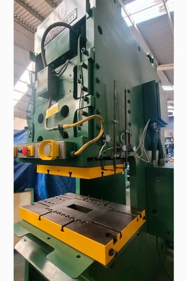 110 Ton, Cincinnati C-Frame, Hydraulic Press, 10" stroke, 27" x 42" table - Image 2