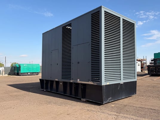 2250 KW Cummins #QSK60-G9, diesel generator, 277/480 Volts, 388 hours, 2008 - Image 2