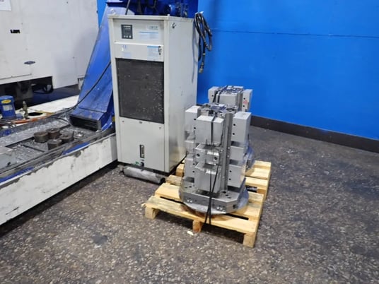 Daewoo Doosan #DHP-400, CNC horizontal machining center, 60 automatic tool changer, Fanuc 18i-MB, Tombstones - Image 9