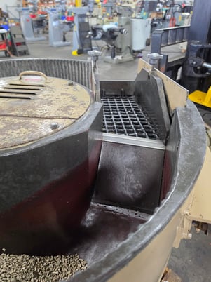 4.3 cu.ft. Hammond Roto-Finish #Gemini-G400, vibratory finisher, 1.21 HP, 1 drain - Image 4