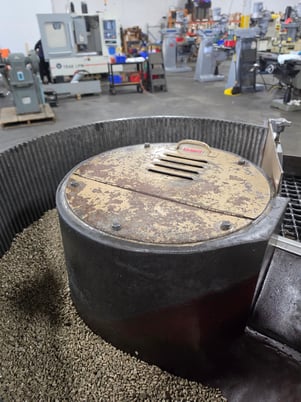 4.3 cu.ft. Hammond Roto-Finish #Gemini-G400, vibratory finisher, 1.21 HP, 1 drain - Image 5
