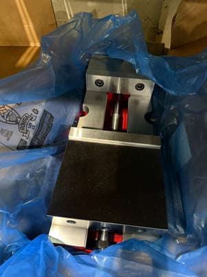 Haas/Kurt-Style, Precision Milling Vise, 8" jaw width, 10.5" jaw opening - Image 2