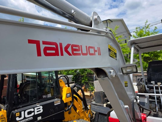 Takeuchi #TB135, Mini Excavator/Trackhoe, 28 HP Yanmar 3-cylinder diesel engine, dozer blade, 3939 hours, 2007 - Image 3