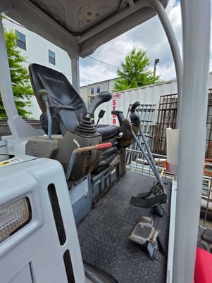 Takeuchi #TB135, Mini Excavator/Trackhoe, 28 HP Yanmar 3-cylinder diesel engine, dozer blade, 3939 hours, 2007 - Image 6