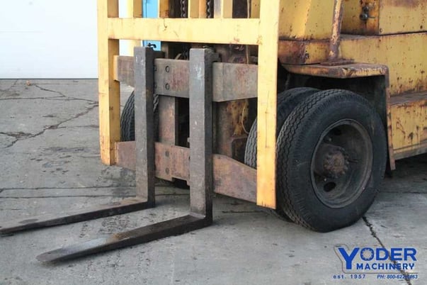 13000 lb. Toyota #FD60, diesel forklift, pneumatic tires, 100" lift, 1970, #65320 - Image 3