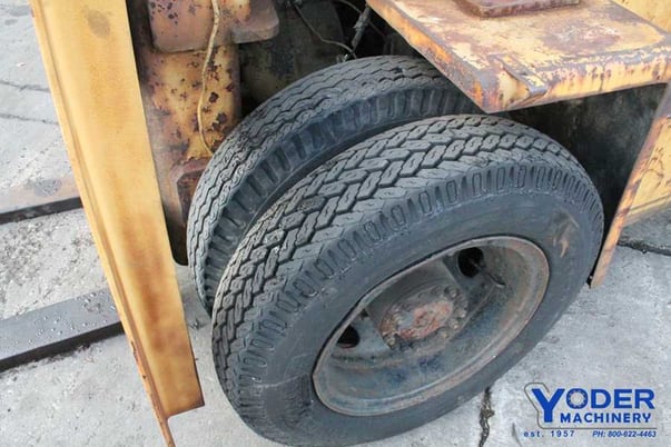 13000 lb. Toyota #FD60, diesel forklift, pneumatic tires, 100" lift, 1970, #65320 - Image 7