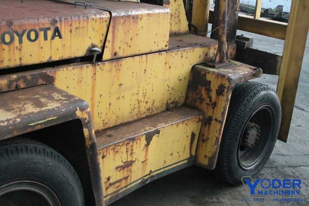 13000 lb. Toyota #FD60, diesel forklift, pneumatic tires, 100" lift, 1970, #65320 - Image 9