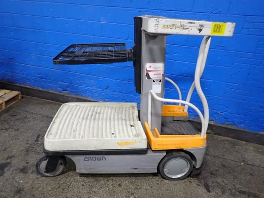 250 lb. Crown Equipment #WAV50-118, work assist vehicle, 118" platform height, 24 V. - Image 2