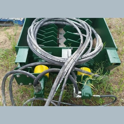 Twin Shaft Hydraulic Shredder, 20" diameter Blades, 42" x 34", 2 Hydraulic Motors, Never Used - Image 2
