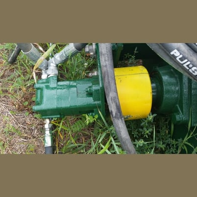 Twin Shaft Hydraulic Shredder, 20" diameter Blades, 42" x 34", 2 Hydraulic Motors, Never Used - Image 3