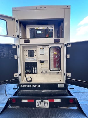 375 KW Caterpillar #XQ425, diesel generator set, 316 hours, C13 engine, Tier 4 Final, sound attenuated - Image 2