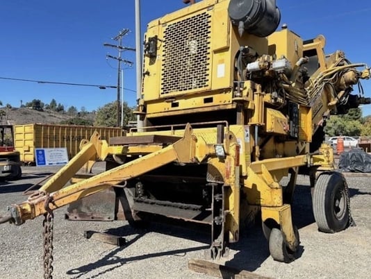 Lincoln 660 AXL Asphalt Windrow Elevator 1856 Hours Hot Mix HMA Paver - Image 1