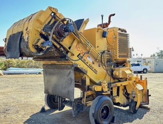 Lincoln 660 AXL Asphalt Windrow Elevator 1856 Hours Hot Mix HMA Paver - Image 2