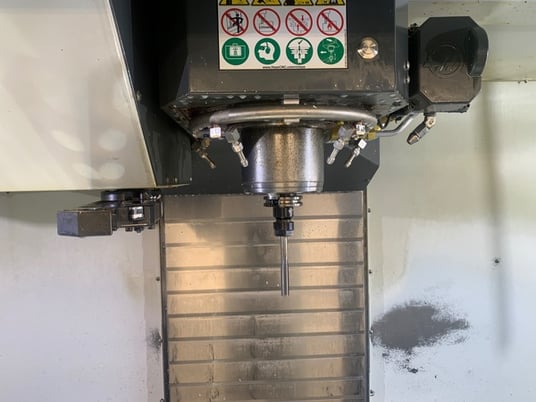Haas #VF-5/40, 24+1 side mount tool changer, 50" X, 26" Y, 25" Z, 10000 RPM, #40, 30 HP, 23" x52" tbl. - Image 3