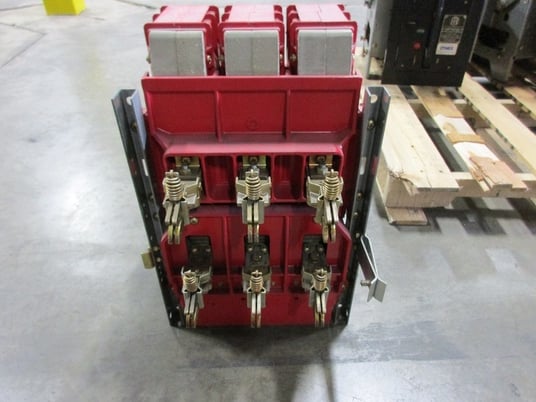 225 Amps, ITE, K-225, manually operated, drawout, Red/Black - Image 6