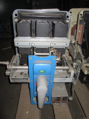 600 Amps, General Electric, AK-5-25-M, manually operated, drawout - Image 1