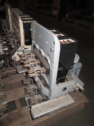 600 Amps, General Electric, AK-5-25-M, manually operated, drawout - Image 4