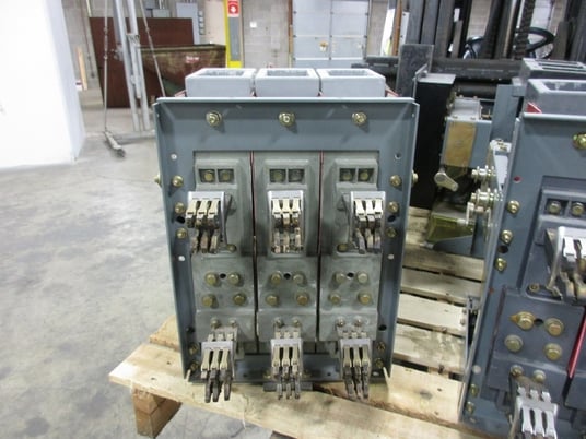 600 Amps, Federal Pacific, FP-25, manually operated, drawout - Image 3