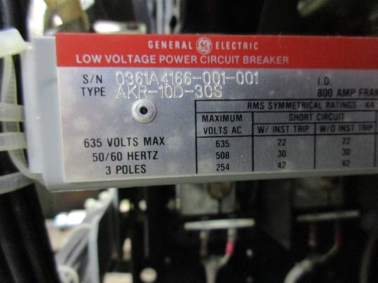 800 Amps, General Electric, AKR-10D-30S, manually operated, drawout - Image 2