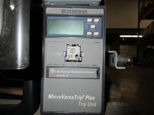 800 Amps, General Electric, AKR-10D-30S, manually operated, drawout - Image 3