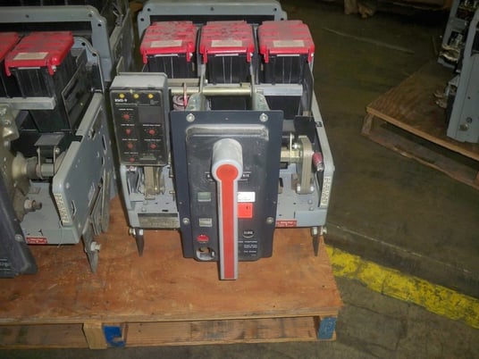 800 Amps, General Electric, akr- 7a-30h, manually operated, drawout - Image 1