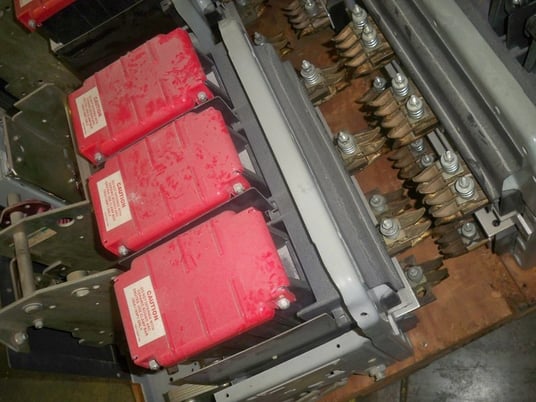 800 Amps, General Electric, akr- 7a-30h, manually operated, drawout - Image 3