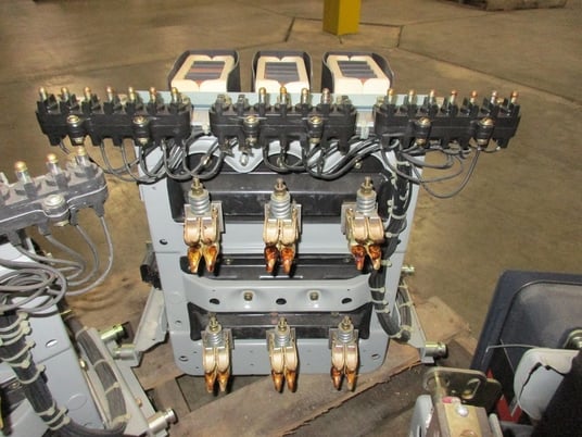 800 Amps, General Electric, akr- 9d-30s, manually operated, drawout - Image 4