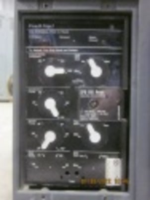 800 Amps, Eaton, SPB50, manually operated, drawout, 600 Volts, #IC5013 - Image 2