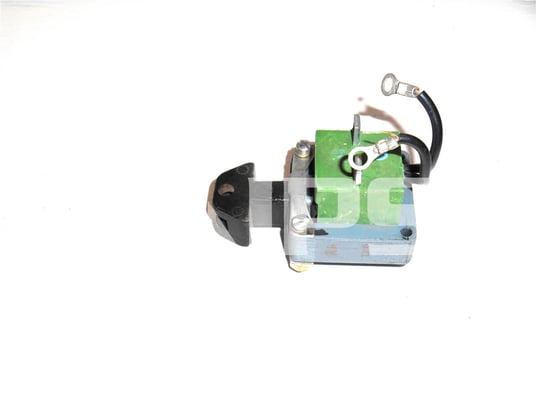 GE 125 Volts DC Closing Solenoid Assembly For Akr-30 / Akr-50 - Image 4