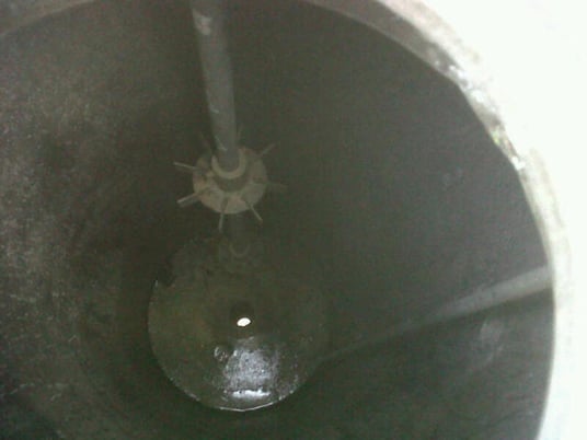 10 gallon Stainless Steel mixing tank, belt driven agitator/mixer, has shaft and blades, no drive, Carbon - Image 2