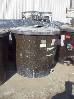 360 gallon 21st Century poly storage tank/tote, 2" side bottom outlet, tested at 15 psi, has thread-on lid/top - Image 3