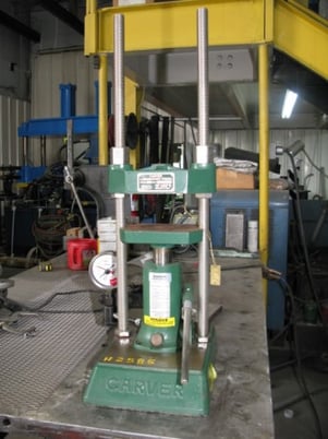 12 Ton, Carver #C, 6.75" x6.25", 5.1" stroke, 0-17.5" adj.daylight, hand pump, like new, #2585 - Image 1