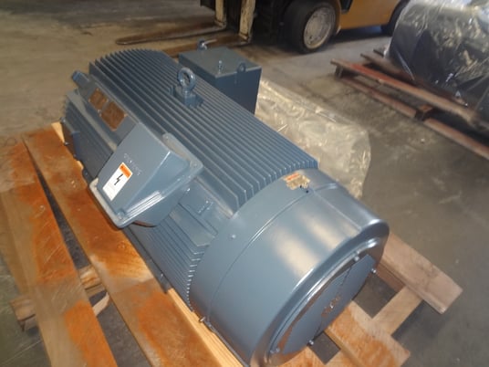 Image 3 for 300 HP 1800 RPM Siemens, Frame 449T, TEFC, BB, new, 2300/4000 Volts