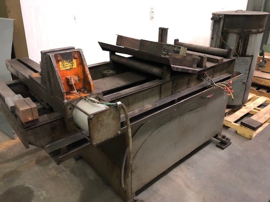 Image 1 for 18" x 18" Hem #V100LA-2, fully automatic vertical band saw, 171" x1.5" blade, 5 HP, 1996